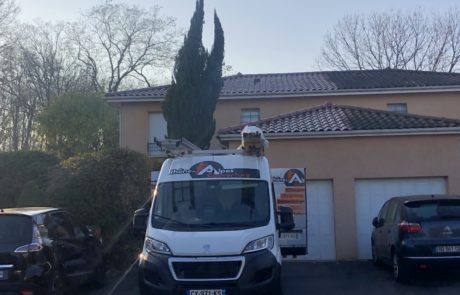 démoussage toiture par pulvérisation anti mousse dans la région Lyonnaise