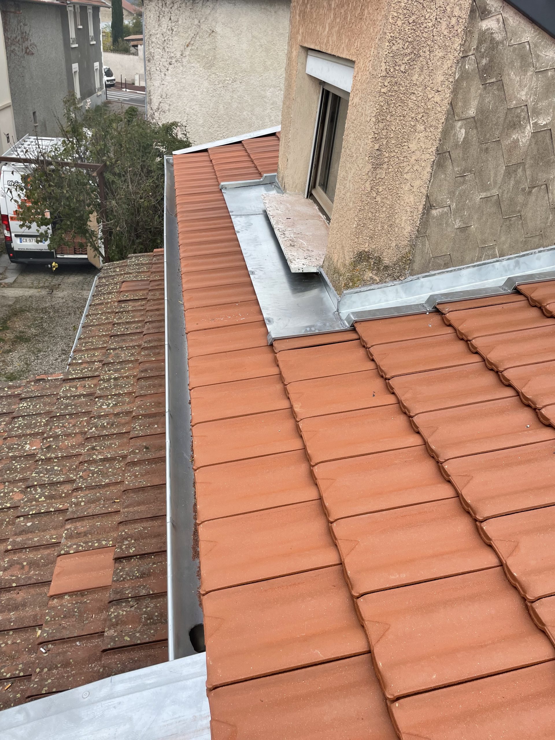 Réparation de l'étanchéité sur toiture en tuile terre cuite - couvreur à Lyon