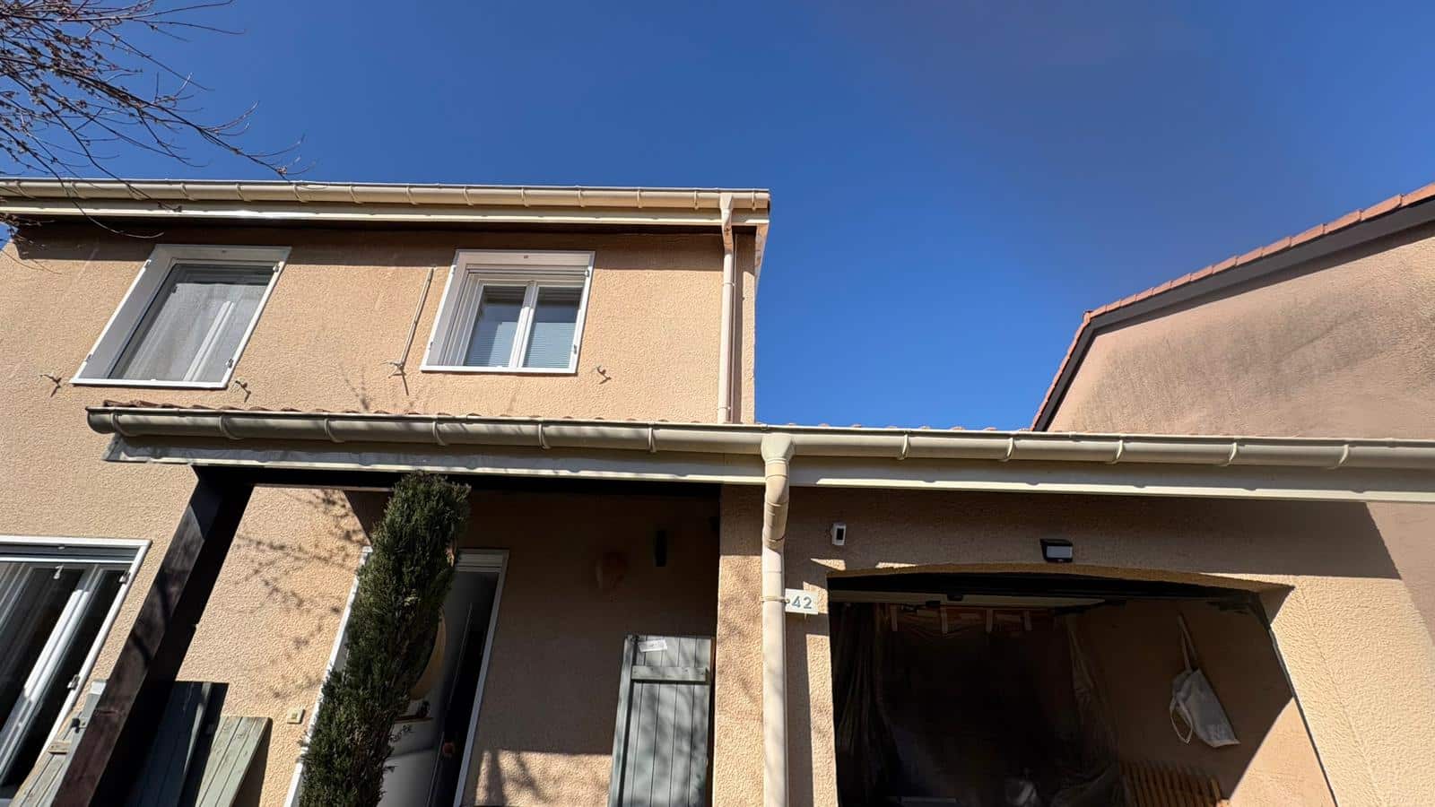 remplacement de gouttières PVC à st Genis les Ollières